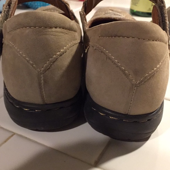 ⬇️EUC Cobb Hill by NEW BALANCE FLATS⬇️ - Picture 4 of 9